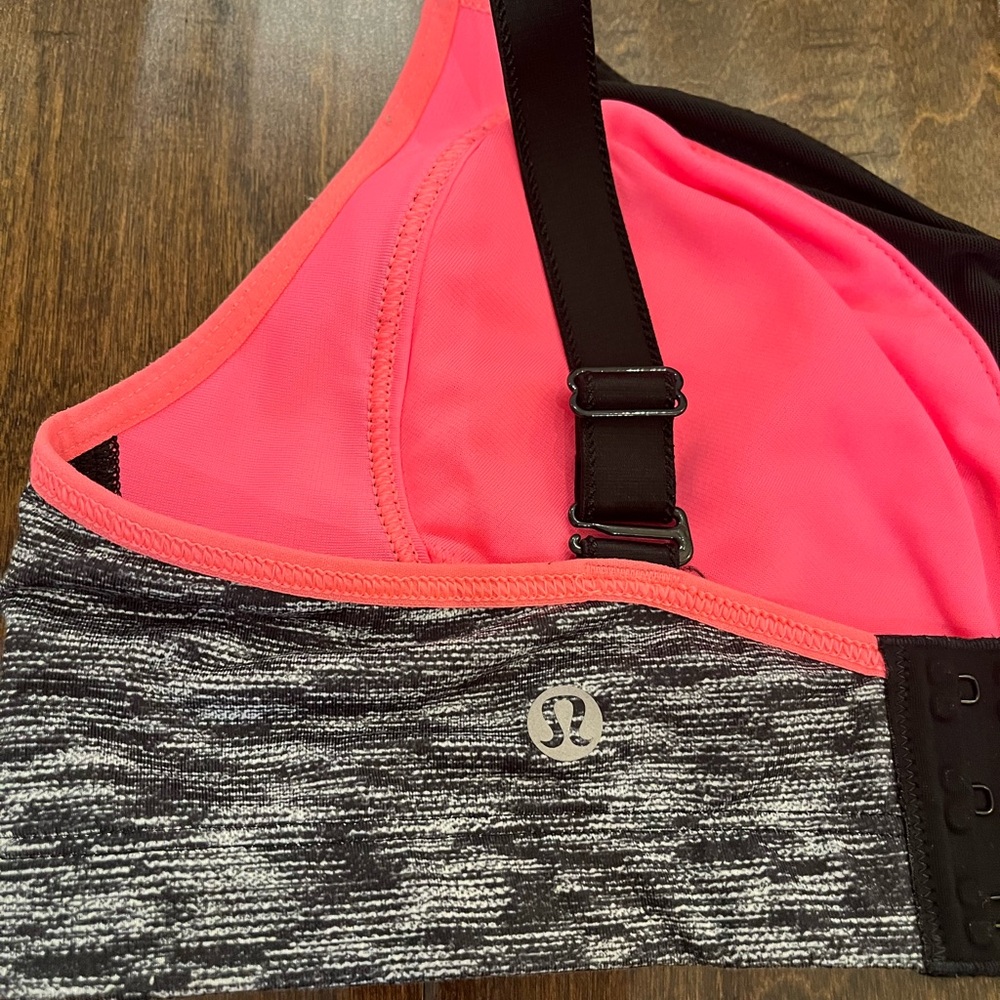 Lululemon Ta Ta Tamer Ill Sports Bra Dramatic Static White Black size 36C - Picture 6 of 8